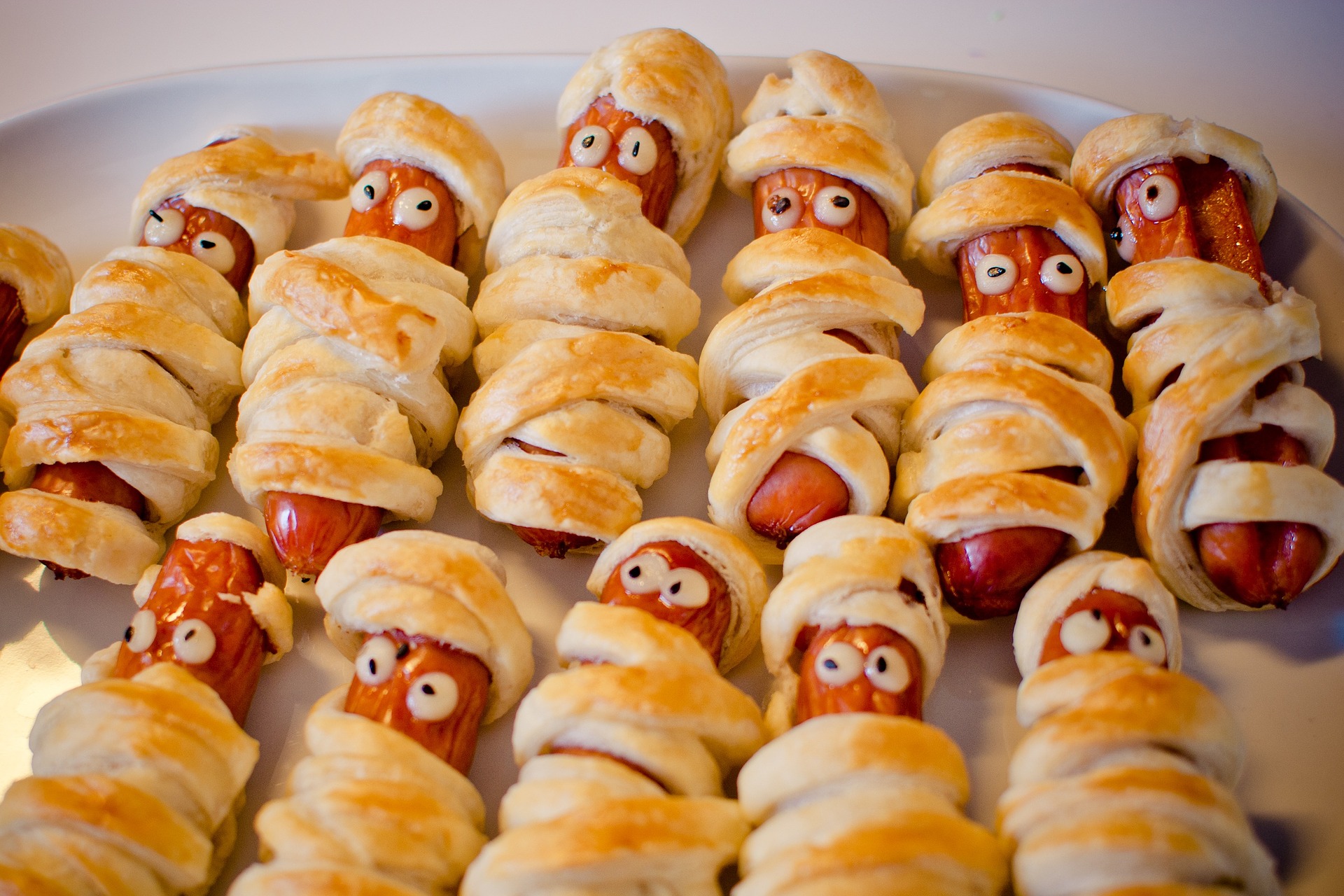 sausages-in-a-dressing-gown-1405207_1920